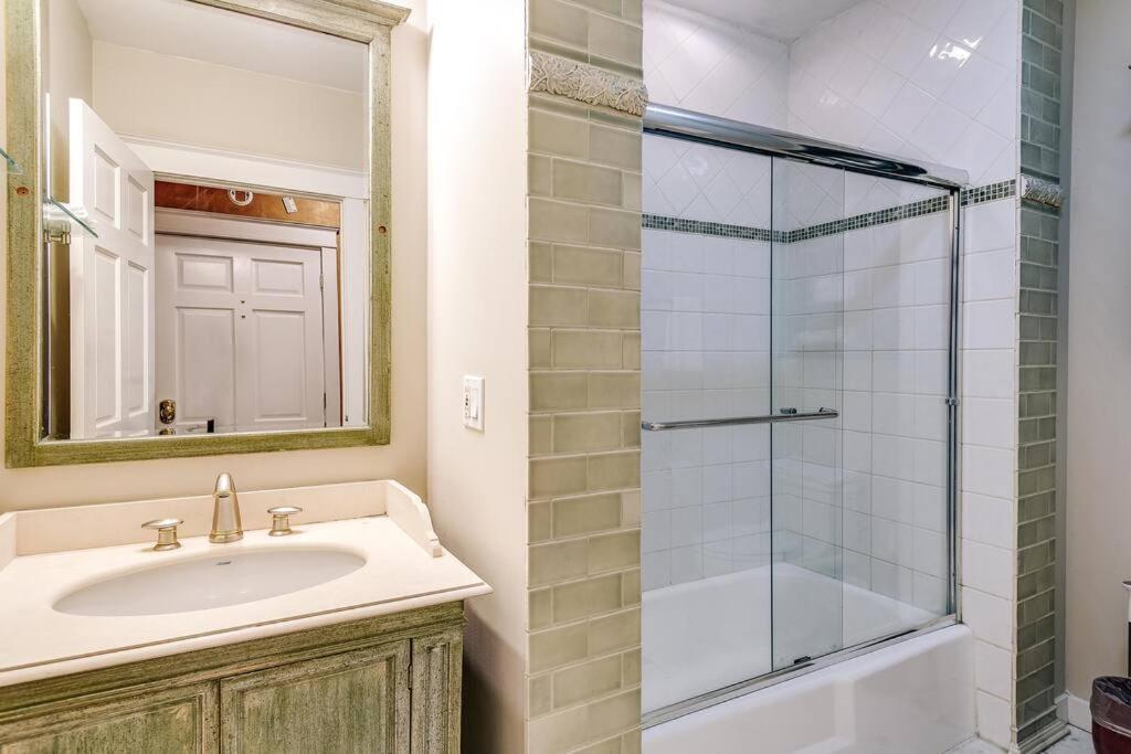 Historic And Unique Brownstone In Gold Coast - Downtown - 3 Apartment Chicago Luaran gambar