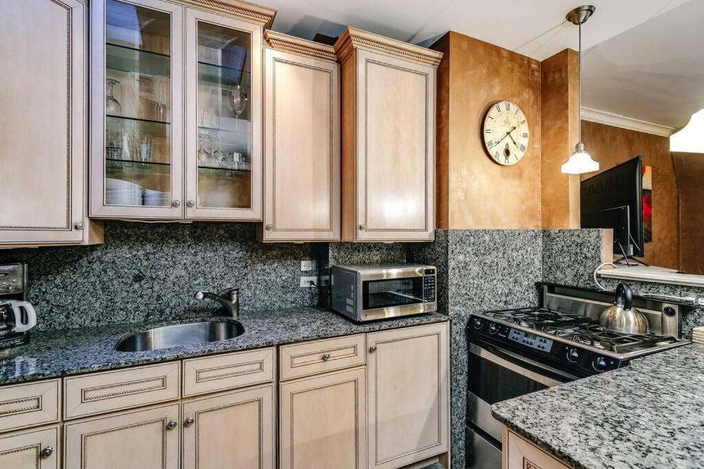 Historic And Unique Brownstone In Gold Coast - Downtown - 3 Apartment Chicago Luaran gambar