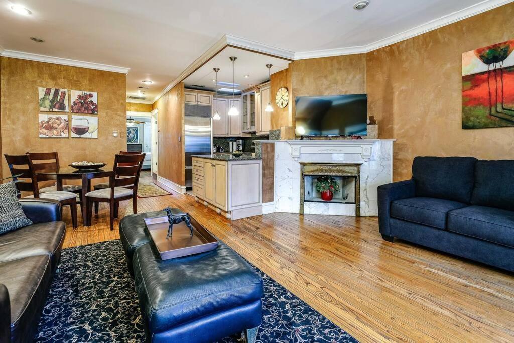 Historic And Unique Brownstone In Gold Coast - Downtown - 3 Apartment Chicago Luaran gambar