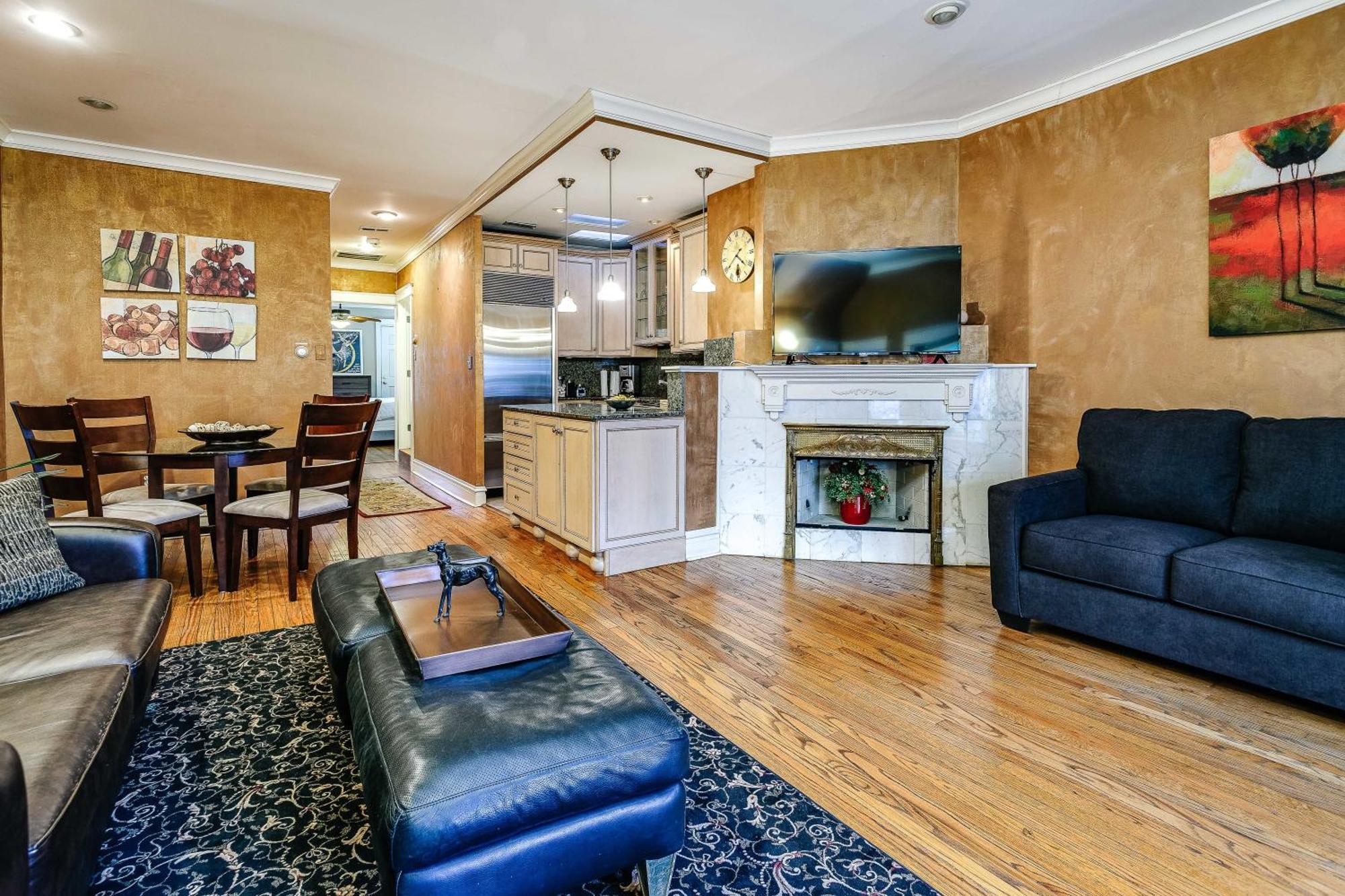 Historic And Unique Brownstone In Gold Coast - Downtown - 3 Apartment Chicago Luaran gambar